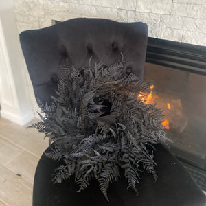 Minimalist Charm Black Wreath